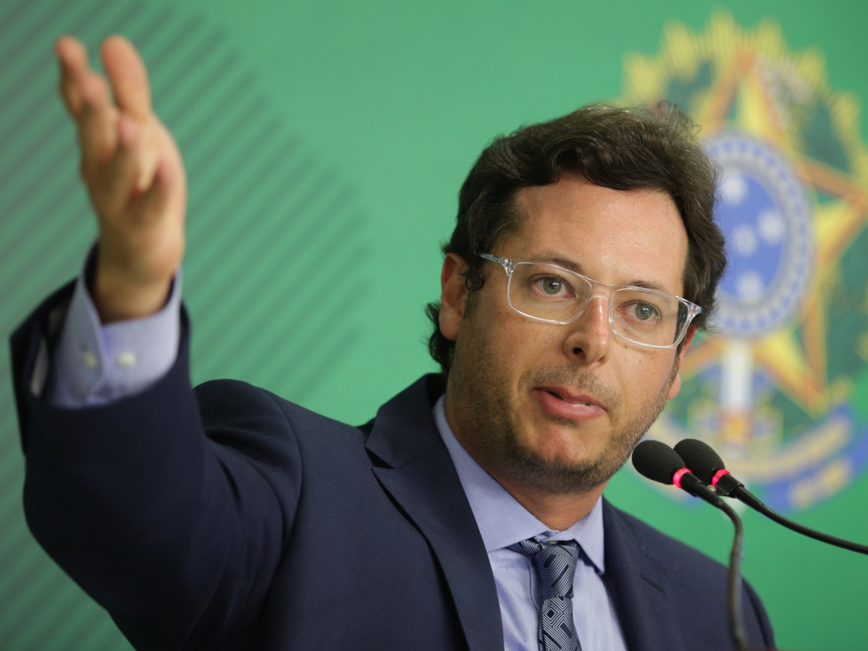 Suspeito de dolo ao erário, Wajngarten se nega a assinar intimação judicial
