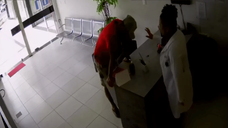 Homem rouba celular e pede para vítima orar por ele em clínica na PB - Reprodução/TV Paraíba