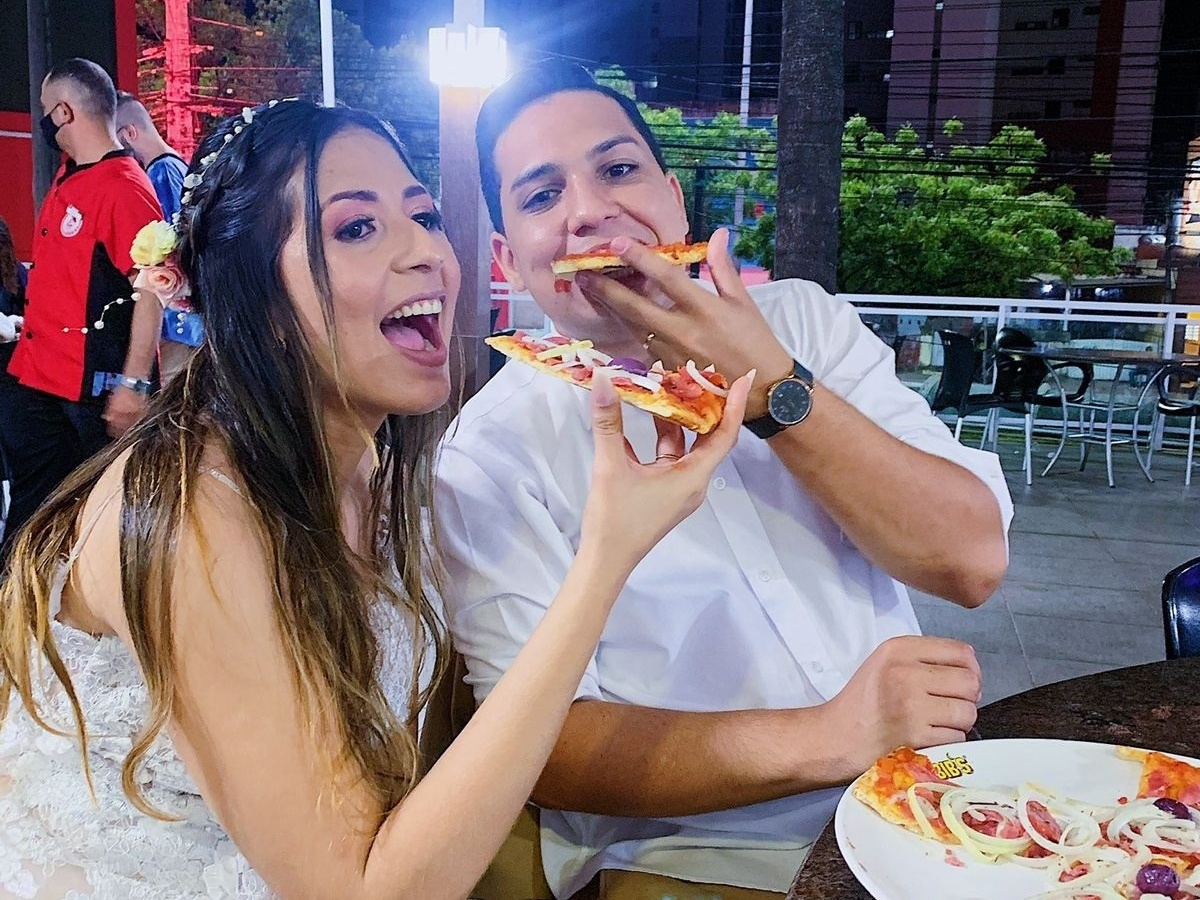 Jejum: Casal evita fast-food e comemora casamento em lanchonete no CE