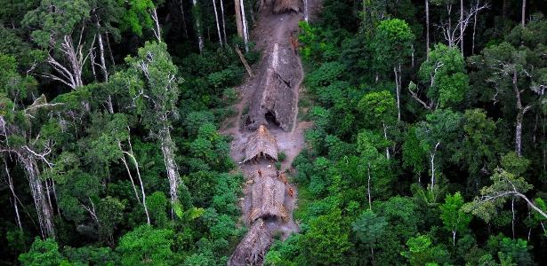 Maloca de povos isolados encontrados na Amazônia