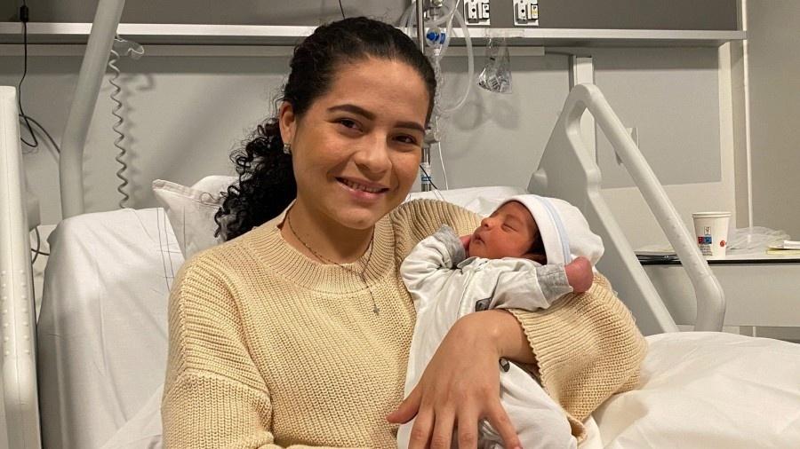 A mulher, identificada como Tamara, deu o nome de Maximiliano ao bebê em homenagem a um passageiro que a ajudou - Reprodução/Twitter