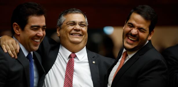 O ministro Flávio Dino (ao centro), Jorge Messias (à dir.) e o ministro do TCU Bruno Dantas