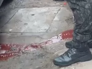 Vídeo mostra sangue sendo lavado sob olhar de PMs após morte em Santos