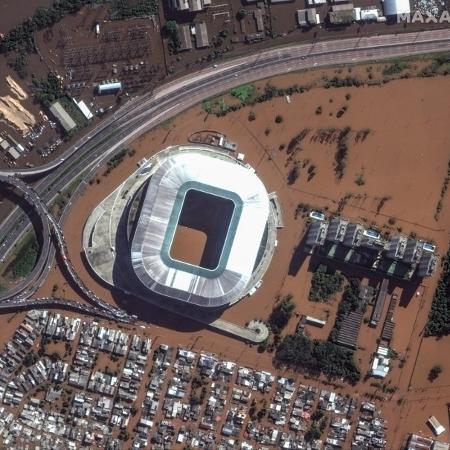 Imagem aérea mostram inundação na Arena do Grêmio após fortes chuvas que atingiram o Rio Grande do Sul