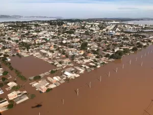 Defesa Civil do RS pede que moradores não voltem para casas inundadas