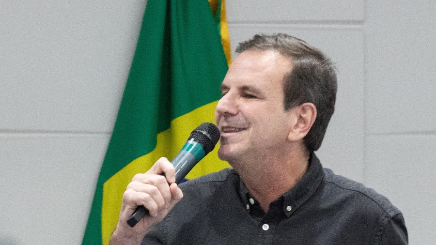 O prefeito do Rio de Janeiro, Eduardo Paes, participa do leilão do terreno do Gasômetro