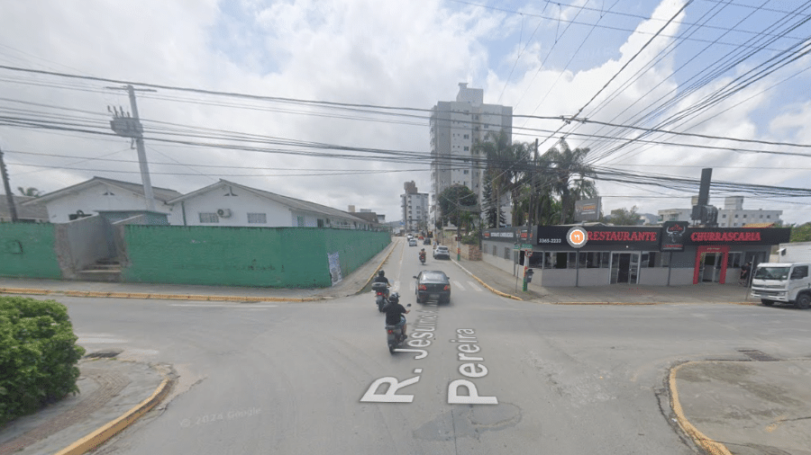 Acidente aconteceu na esquina da Rua Jesuino Anastácio Pereira com Av. José Francisco Bernardes - Reprodução/Google Street View