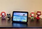 Echo Show 8: 'Alexa com tela é boa para ver séries e até vigiar meu gato' (Foto: Marcella Duarte/UOL)