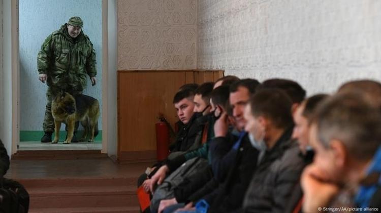 Escritório de recrutamento em Donetsk, região anexada ilegalmente pela Rússia em 2022 Escritório de recrutamento em Donetsk, região anexada ilegalmente pela Rússia em 2022
