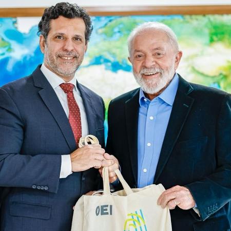 Lula e o então chefe da OEI no Brasil, Leonardo Barchini Lula e o então chefe da OEI no Brasil, Leonardo Barchini