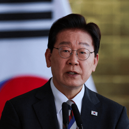 27.jul.26 - O presidente sul-coreano Lee Jae Myung participa de declaração conjunta à imprensa com o presidente brasileiro Luiz Inácio Lula da Silva, do PT, (não aparece na foto) no Palácio da Alvorada, em Brasília, Brasil