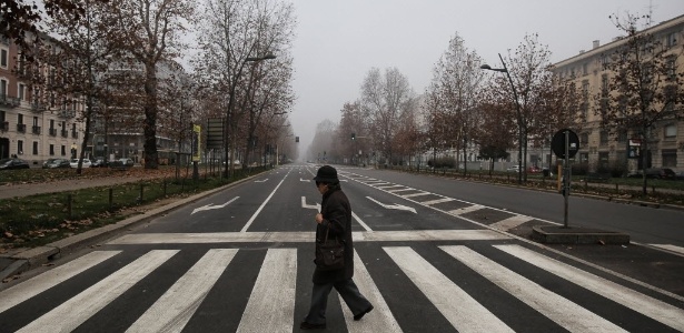 Milão conseguiu reduzir a poluição após quatro dias de proibição da circulação de carros - Marco Bertorello/AFP