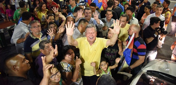 Arthur Virgílio Neto (ao centro) foi reeleito prefeito de Manaus em 2016