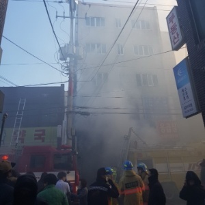 26.jan.2018 - Incêndio na cidade de Milyang, no sudeste da Coreia do Sul, matou pelo menos 33 pessoas - Newsis