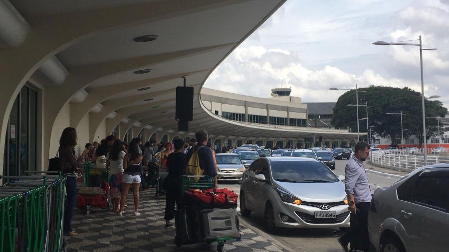 Uber pescador: motoristas ilegais disfarçados roubam corridas em aeroporto  - 28/11/2022 - UOL Carros