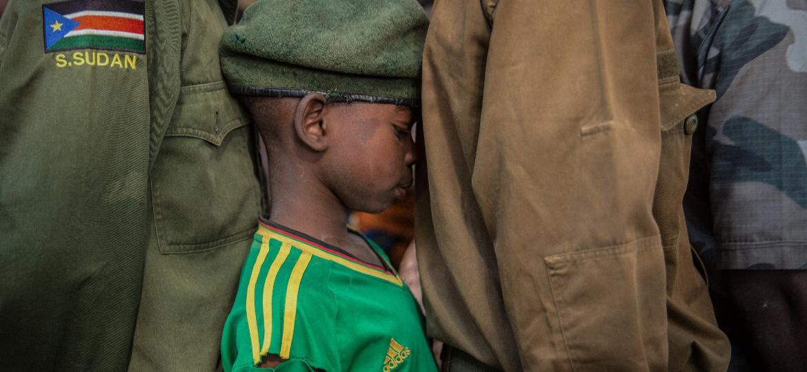 Criança-soldado do sudão do sul libertada em cerimônia em Yambio, em fevereiro de 2018  - Stefanie Glinski/AFP