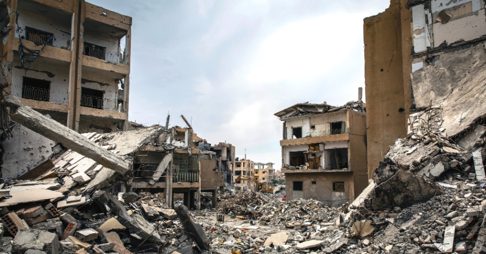 Ex-capital do Estado Islâmico | Cidade síria tenta se recuperar das cicatrizes de bombardeios e terroristas