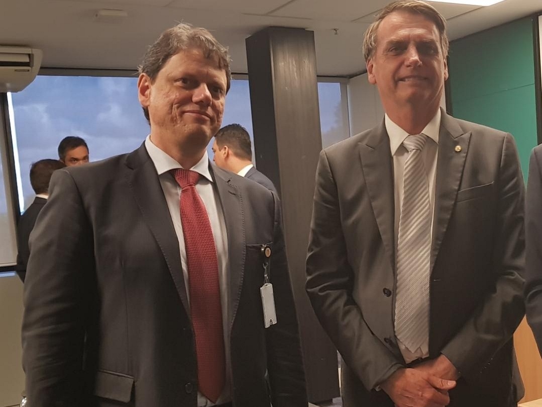 Recuperado da covid-19, Bolsonaro retoma viagens e agenda positiva do governo