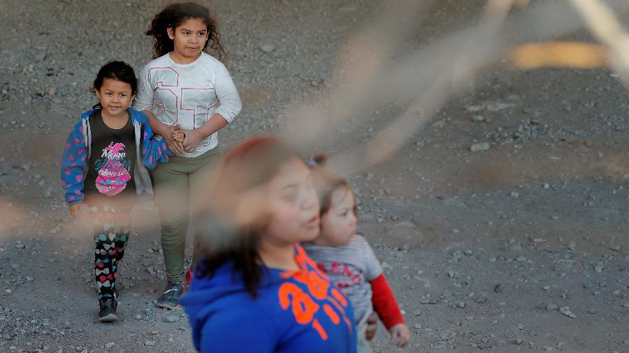 29.mar.2019 - Crianças detidas pela patrulha de fronteira dos EUA - Lucas Jackson/Reuters
