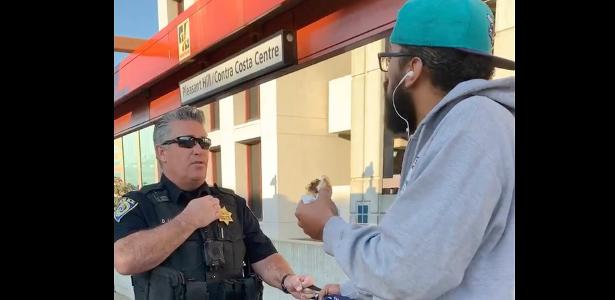 Estados Unidos | Guardas algemam homem por comer em plataforma de trem