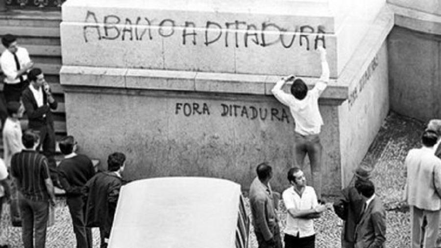 Ditadura militar (1964-1985) acompanhava a repercussão no exterior da violência do regime - Kaoru/CPDoc