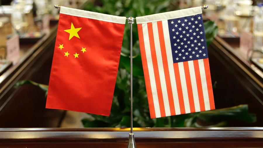 Bandeiras da China e Estados Unidos - Jason Lee/Pool/AFP