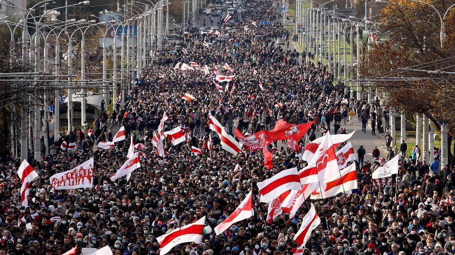 18.out.2020  - Manifestantes vão às rua de Minsk protestar contra os resultados da eleição presidencial - AFP