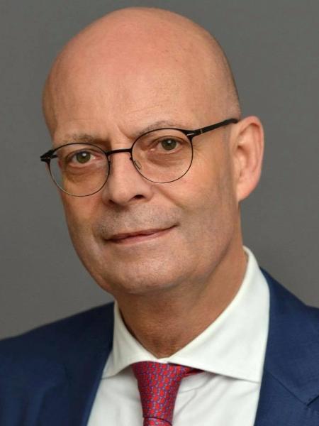 Bernd Wiegand, prefeito de Halle (Alemanha), foi suspenso do cargo por tomar a vacina da covid-19 antes da hora - Reprodução/Facebook