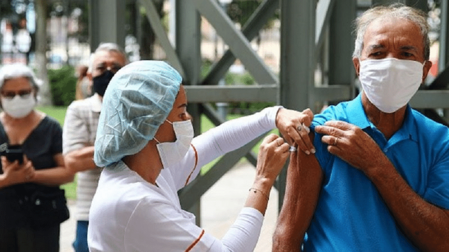 Ritmo da vacinação contra a covid-19 vem aumentando mês a mês, mas ainda está aquém das capacidades da rede pública brasileira - Getty Images