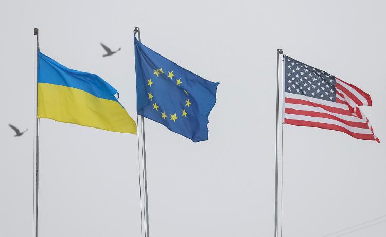 The EU and the US continue to discuss ways to support Ukraine;  Isolating Russian tourists on their territory could be the next sanction - Gleb Garanich/Reuters - Gleb Garanich/Reuters