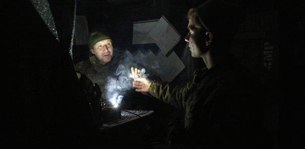 Militares da Ucrânia na linha de frente com separatistas pró-Rússia na região de Donetsk, no leste da Ucrânia