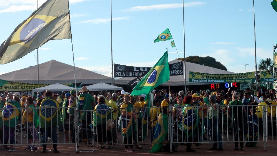 Apoiadores do presidente Jair Bolsonaro em frente ao quartel-general do Exército, em Brasília - 27.dez.2022 - Pedro Ladeira/Folhapress