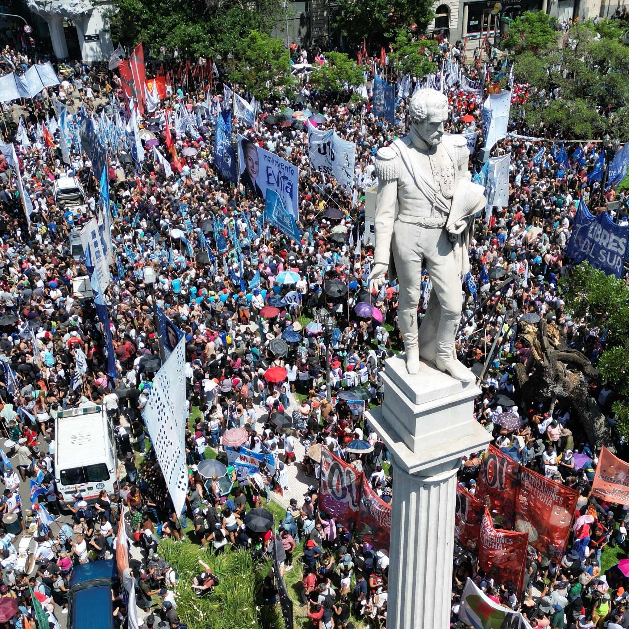 Argentina: Javier Milei enfrenta 3° protesto contra seu governo