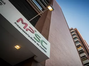 Médico é preso acusado de gravar pacientes e armazenar 13 mil conteúdos de exploração sexual