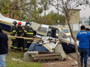 Avião de pequeno porte cai em Bragança Paulista; vítimas passam bem