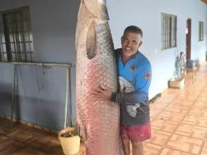 'Deu trabalho': pescador fisga pirarucus de 133 e 161 kg em dias seguidos