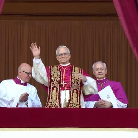 Novo papa Leão 14 aparece na varanda da Basílica de São Pedro - Vatican Media/8.mai.2025-Reprodução de vídeo