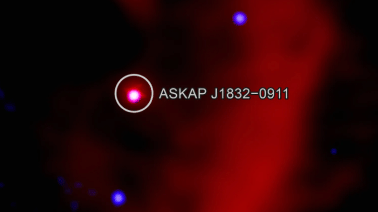 Imagem amplificada mostra o ASKAP J1832 (destacado no círculo branco) em raios X e luz de rádio Imagem amplificada mostra o ASKAP J1832 (destacado no círculo branco) em raios X e luz de rádio