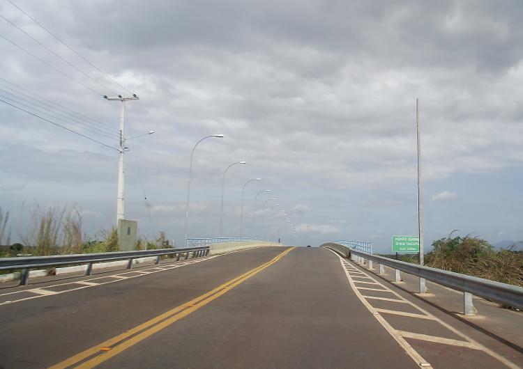 O lado brasileiro da Ponte do Rio Tacutu, na fronteira entre Guiana e Brasil, onde acaba a BR-401 O lado brasileiro da Ponte do Rio Tacutu, na fronteira entre Guiana e Brasil, onde acaba a BR-401