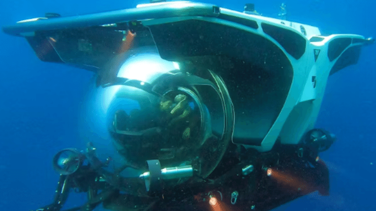 Embarcação utilizada para passeios submersos na Antártida Embarcação utilizada para passeios submersos na Antártida
