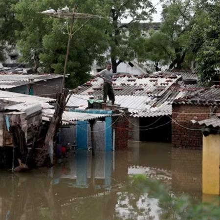 28.07.2026 - Área alagada nos arredores de Ahmedabad, Índia. 28.07.2026 - Área alagada nos arredores de Ahmedabad, Índia.