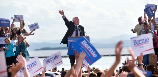 Senador Bernie Sanders anuncia que é pré-candidato à Presidência dos EUA em maio de 2015 em Burlington, cidade onde foi prefeito por três mandatos - Nathaniel Brooks/The New York Times