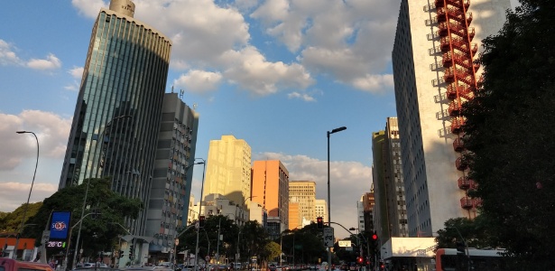 Moto G6 Plus - câmera principal luz ambiente - UOL - UOL