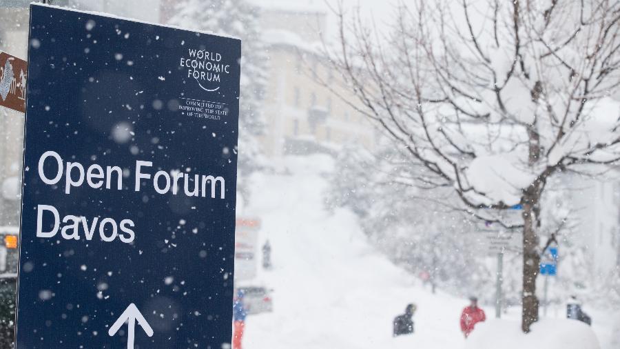 Placa do Fórum Econômico Mundial, em Davos, na Suíça - Xu Jinquan/Xinhua