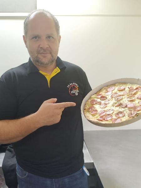 Heleon Antonio Schmitt investiu cerca de R$ 130 mil na primeira unidade da Tá na Hora Pizza 10, em Cascavel (PR) - Divulgação