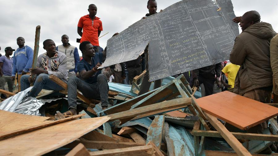 Prédio que desabou, na capital Nairóbi, tinha dois andares - TONY KARUMBA/AFP