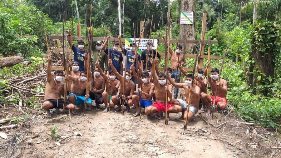 Indígenas waimiris-atroaris que participaram de fiscalização contra invasões que ameaçam índios isolados na Amazônia - ACWA (Associação Comunidade Waimiri-Atroari)