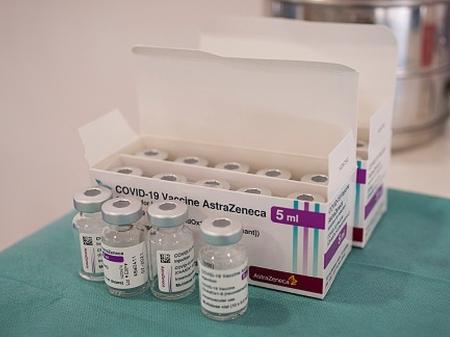 Apesar de haver falta de vacinas contra a covid-19 no mundo, doses têm se acumulado em alguns países - Getty Images