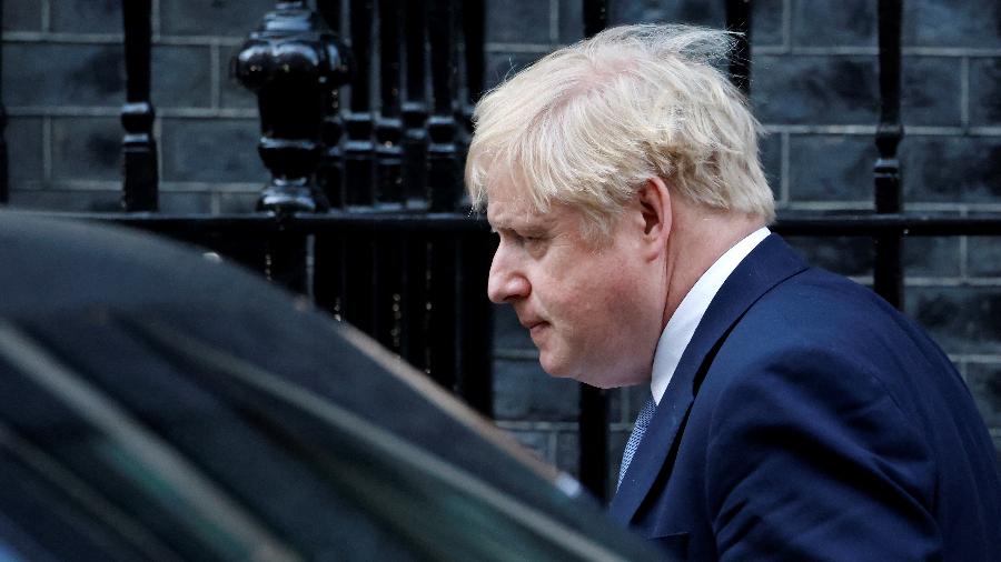 31.jan.2022 - O primeiro-ministro do Reino Unido, Boris Johnson, deixando sua residência oficial - Tolga Akmen/AFP
