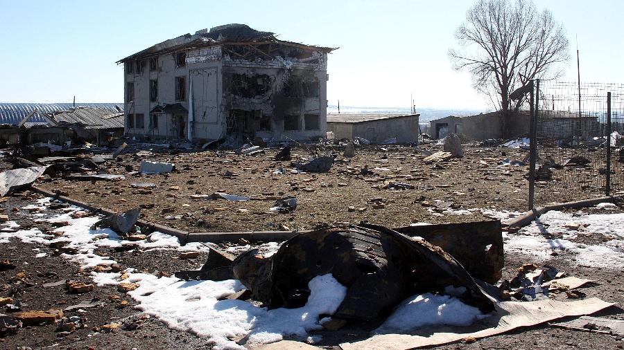 21.mar.2022 - Prédio da empresa Carlo Porte destruída após ataque aéreo da Rússia - REUTERS/Oleksandr Lapshyn